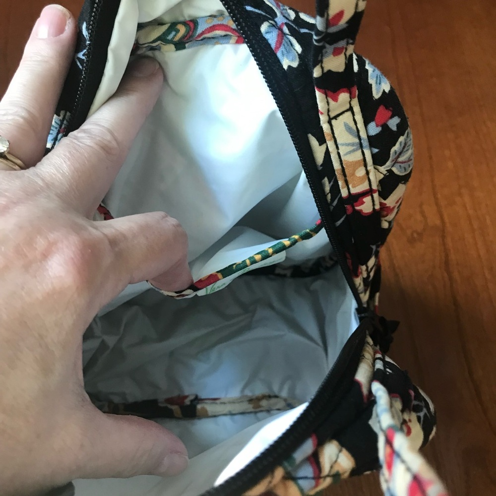 VERA BRADLEY Let’s Do Lunch Bag in Versailles Pattern - Picture 11 of 16
